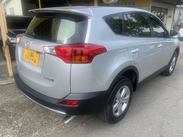 TOYOTA豐田 RAV4  第2張相片