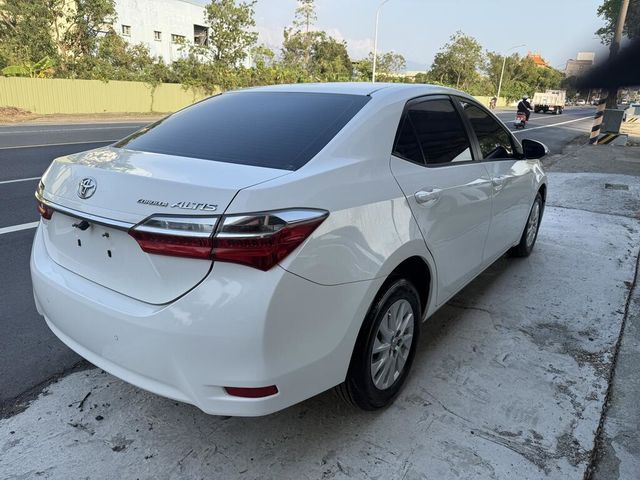TOYOTA豐田 ALTIS  第2張相片
