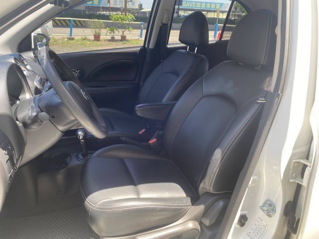 Nissan March  第8張相片