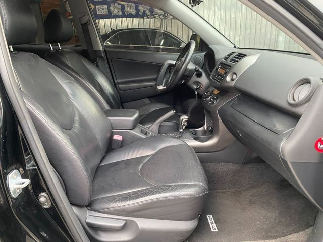 Toyota RAV4  第8張相片