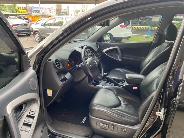 Toyota RAV4  第11張相片