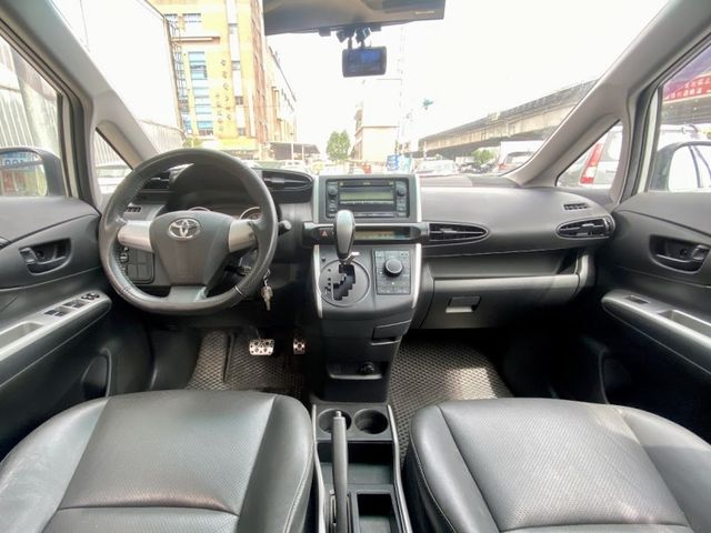Toyota Wish  第12張相片