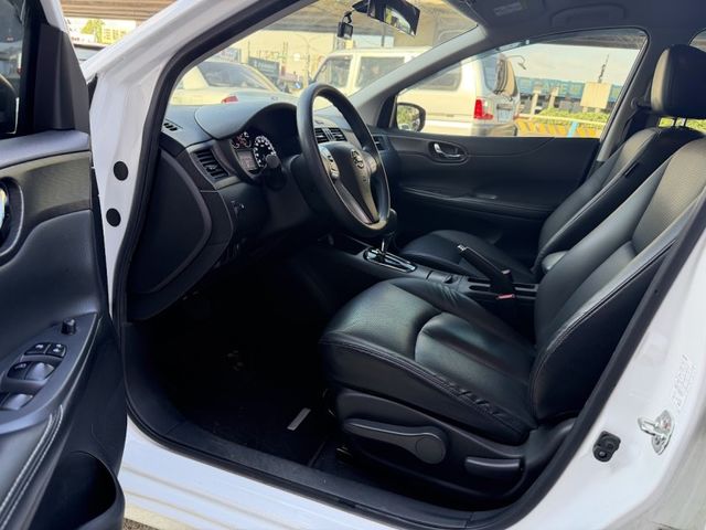 Nissan Tiida  第3張相片