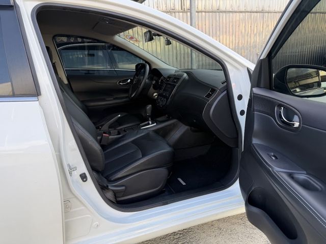 Nissan Tiida  第5張相片