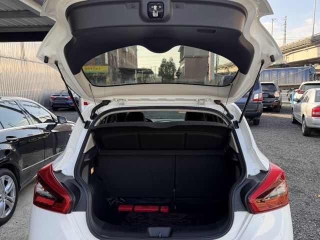 Nissan Tiida  第6張相片