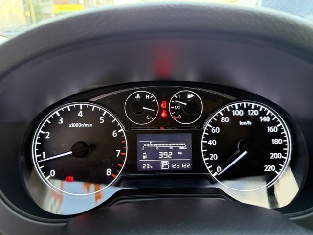 Nissan Tiida  第10張相片