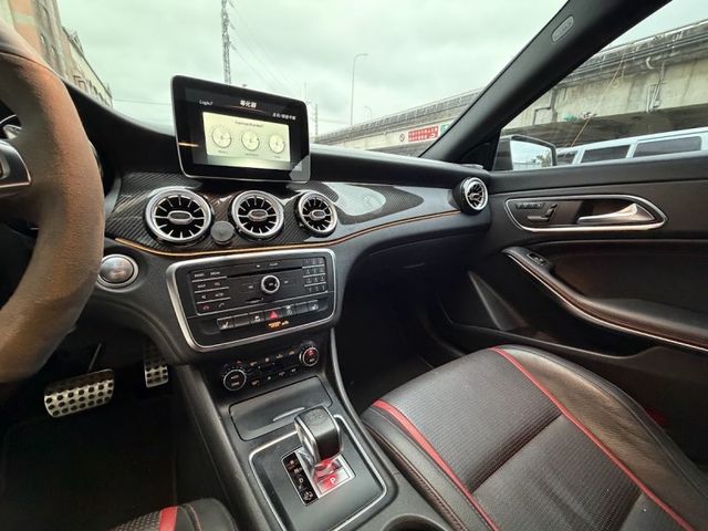 Mercedes-Benz/賓士 CLA45 AMG  第15張相片