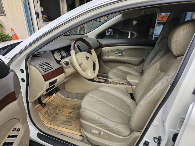 Nissan Bluebird  第5張相片