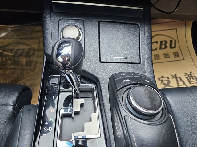 2014年 ES300H 油電混合車 天窗 雙電動椅  I KEY  第2張相片