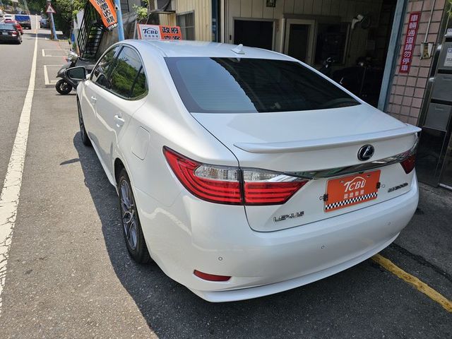 2014年 ES300H 油電混合車 天窗 雙電動椅  I KEY  第7張相片