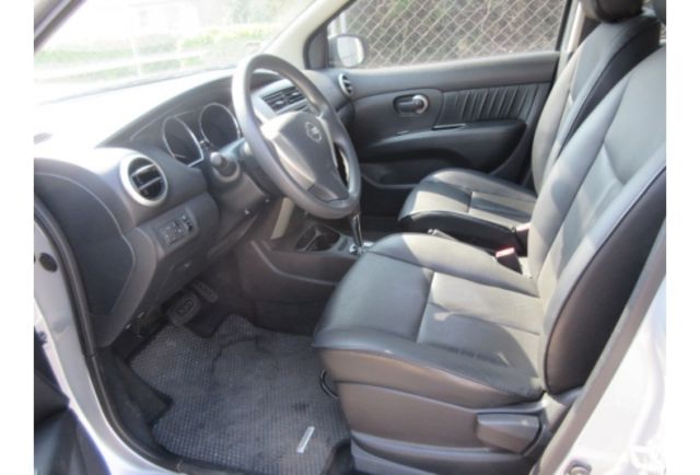 2014 NISSAN LIVINA 1.6  家庭必備好車 本月購入贈安卓機!!!!  第2張相片