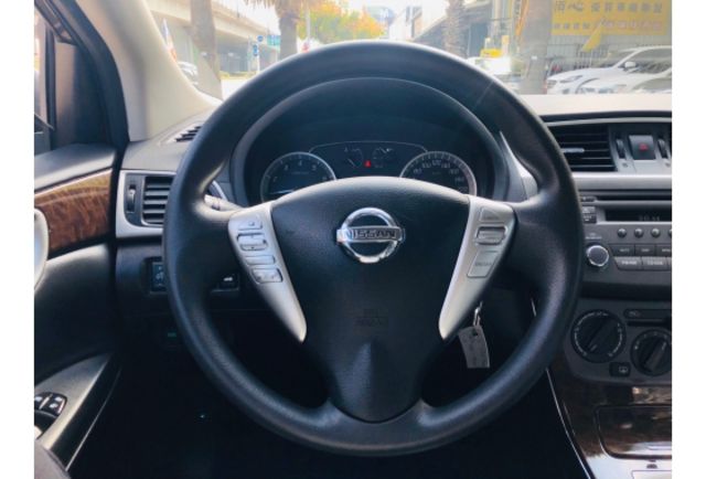 2016 SUPER SENTRA 1.8 市區代步最佳選擇  第2張相片