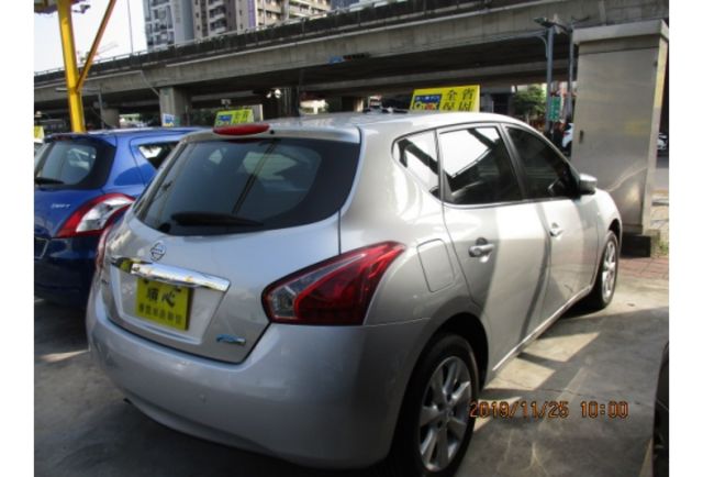 Nissan TIIDA  第1張相片