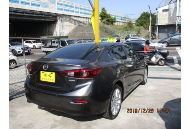 Mazda MAZDA3  第5張相片