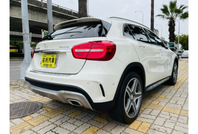 配備滿滿滿 GLA250 四傳.全景.盲點.AMG.電尾.未領牌  第4張相片