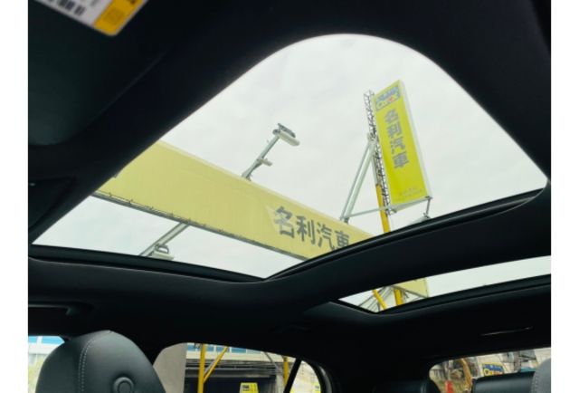 配備滿滿滿 GLA250 四傳.全景.盲點.AMG.電尾.未領牌  第10張相片