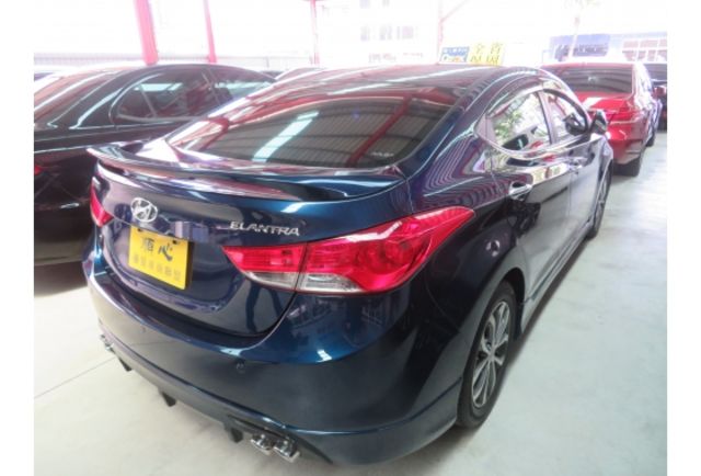 Hyundai ELANTRA  第5張相片