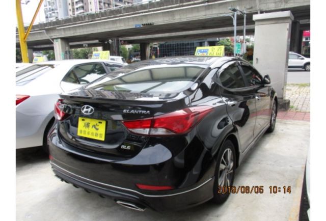 Hyundai ELANTRA  第4張相片
