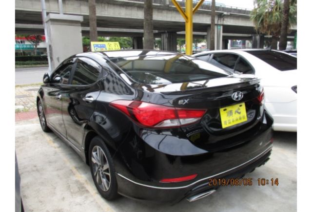 Hyundai ELANTRA  第5張相片