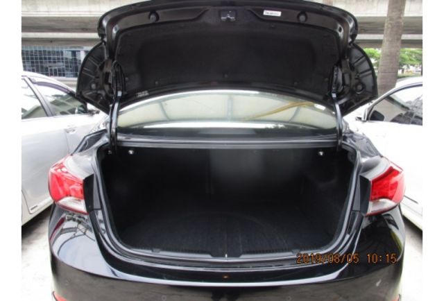 Hyundai ELANTRA  第7張相片