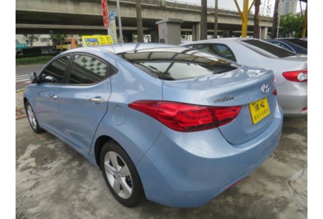 Hyundai ELANTRA  第3張相片