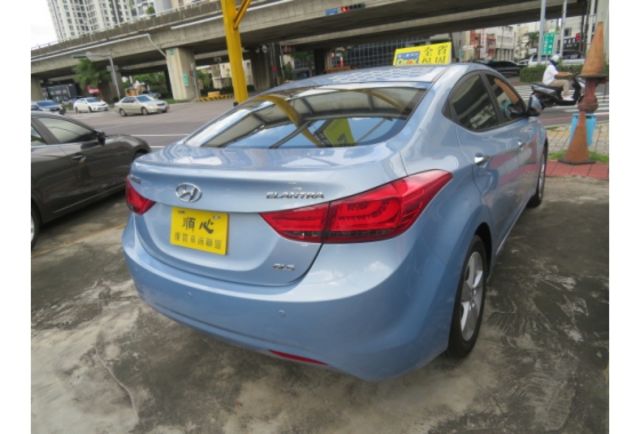 Hyundai ELANTRA  第4張相片