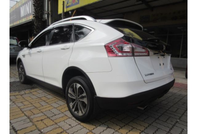 台灣之光U6 不用新車一半價 超大空間豪華配備  第15張相片