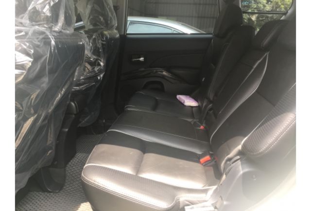 Mitsubishi OUTLANDER  第8張相片