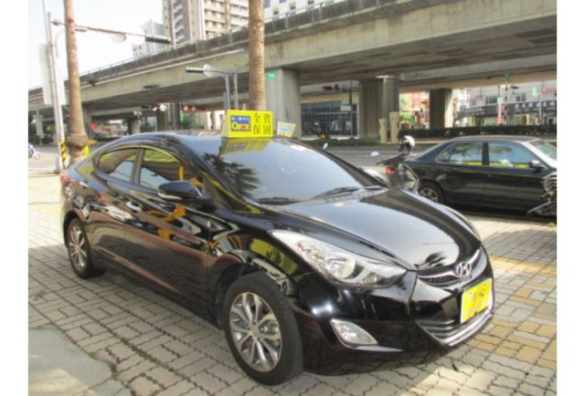 Hyundai ELANTRA  第3張相片