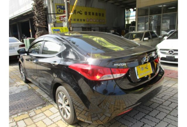 Hyundai ELANTRA  第5張相片