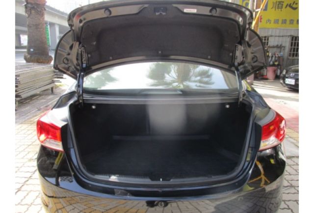 Hyundai ELANTRA  第7張相片