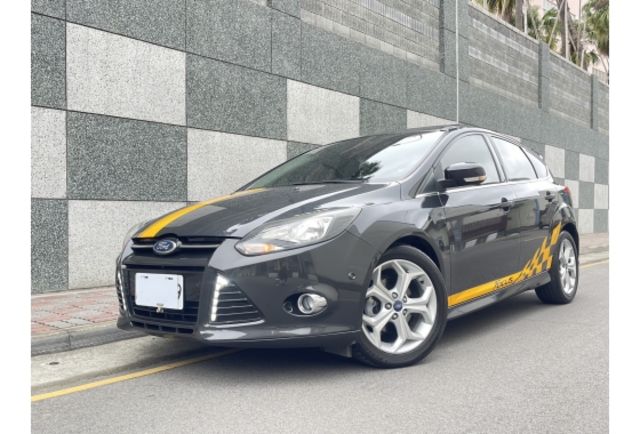 2015年 Ford Focus 5D 2.0S 天窗  五門掀背車  第3張相片