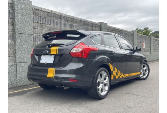 2015年 Ford Focus 5D 2.0S 天窗  五門掀背車  第4張相片