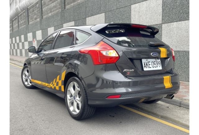 2015年 Ford Focus 5D 2.0S 天窗  五門掀背車  第5張相片