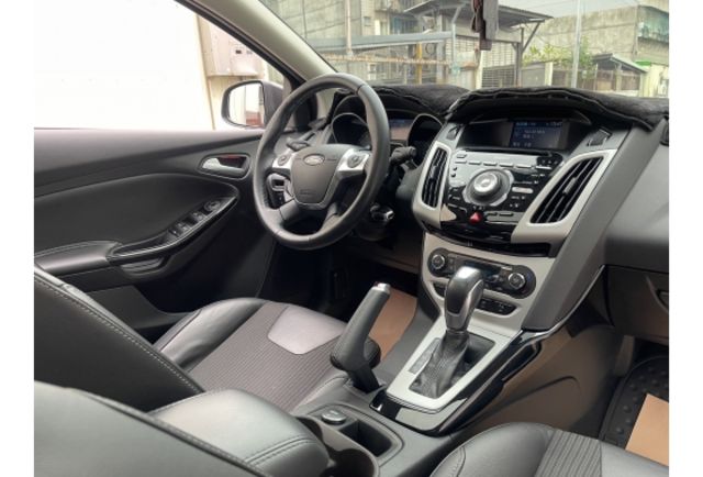 2015年 Ford Focus 5D 2.0S 天窗  五門掀背車  第8張相片