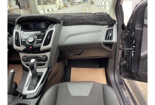 2015年 Ford Focus 5D 2.0S 天窗  五門掀背車  第11張相片