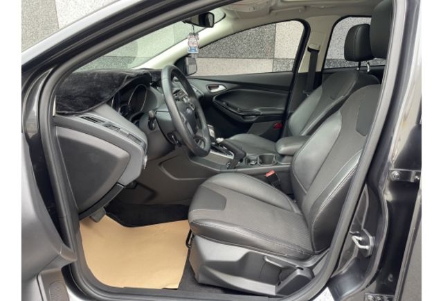 2015年 Ford Focus 5D 2.0S 天窗  五門掀背車  第12張相片