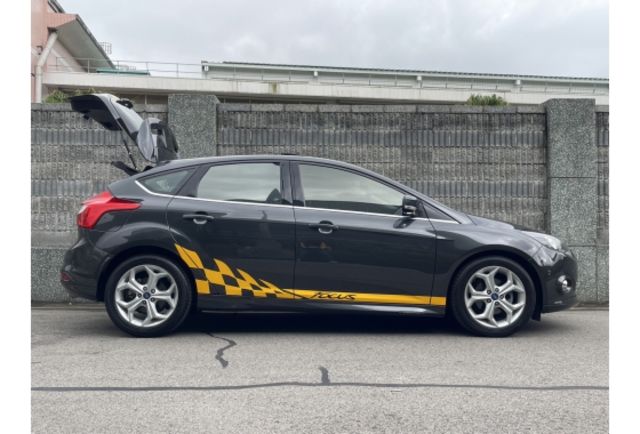 2015年 Ford Focus 5D 2.0S 天窗  五門掀背車  第16張相片