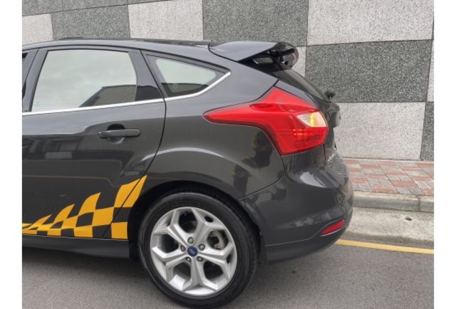 2015年 Ford Focus 5D 2.0S 天窗  五門掀背車  第17張相片