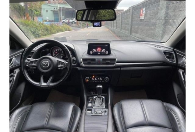 Mazda MAZDA3  第4張相片
