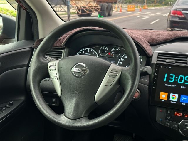 Nissan Tiida  第15張相片