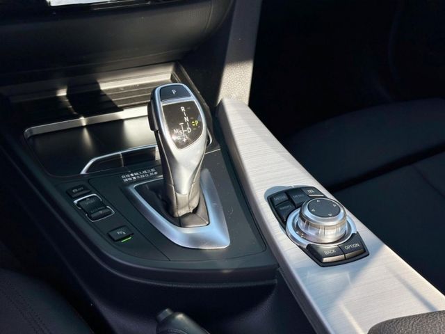 BMW/ 寶馬 320i Sport Line  第15張相片