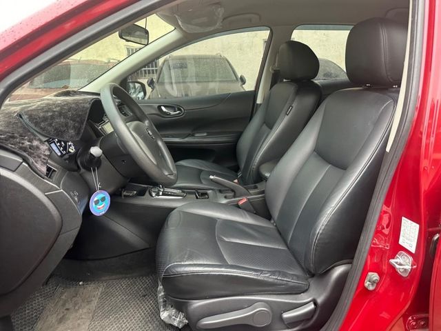 Nissan Tiida  第8張相片