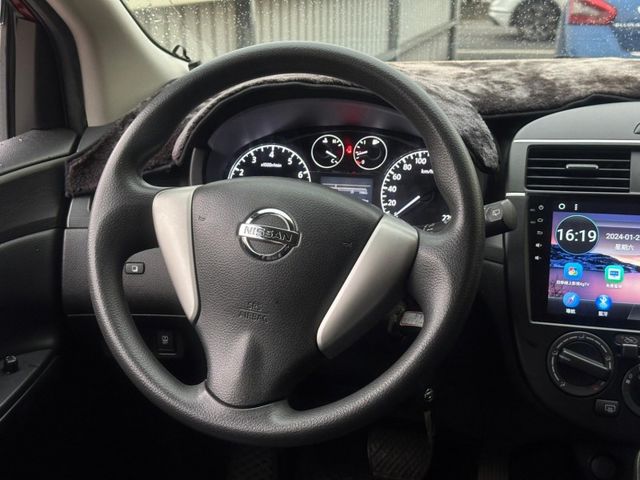Nissan Tiida  第12張相片