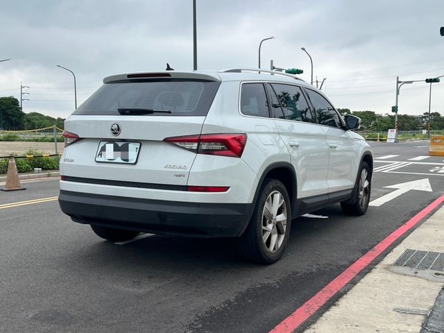 2018  KODIAQ  4X4 白色  第5張相片