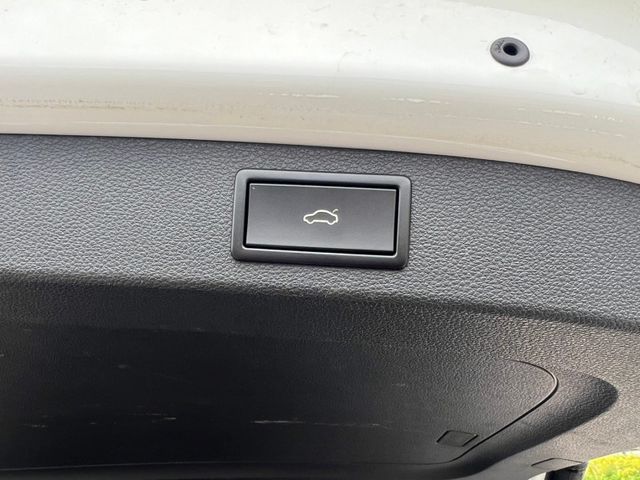 2018  KODIAQ  4X4 白色  第8張相片