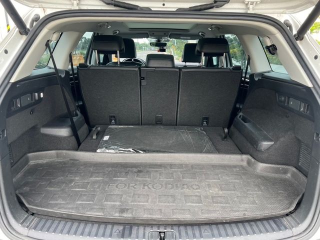 2018  KODIAQ  4X4 白色  第11張相片