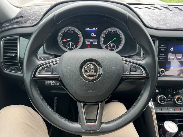 2018  KODIAQ  4X4 白色  第12張相片