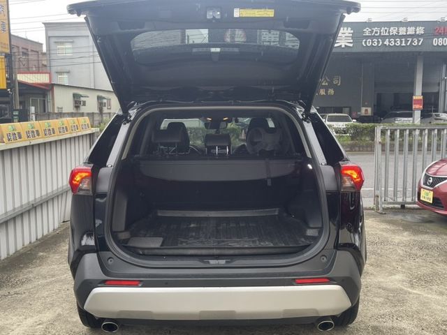 Toyota RAV4  第8張相片