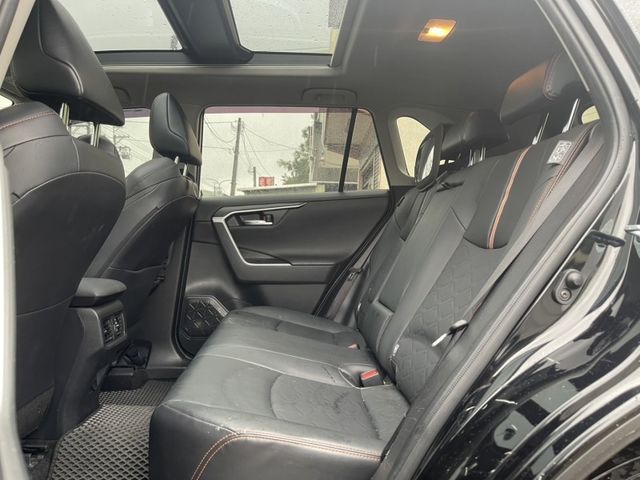 Toyota RAV4  第12張相片